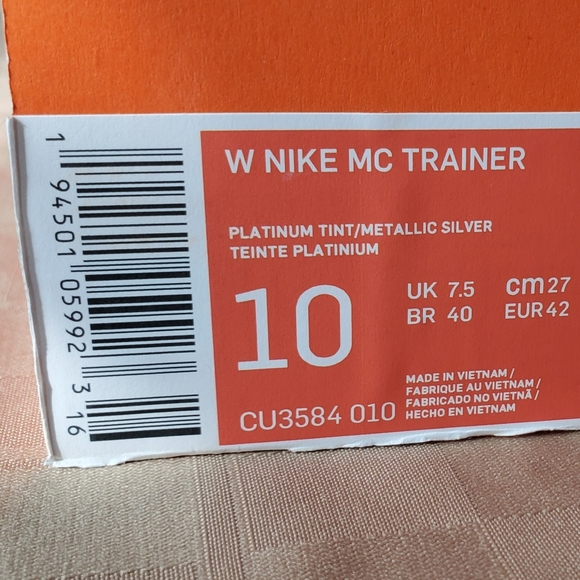 Women's Nike sneakers size 10 - Picture 9 of 9